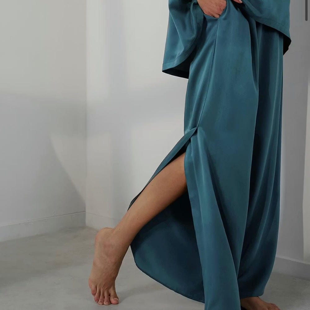 LUNYA BNWT Washable Silk Tee Pant Set in Piquant Teal Size XS - Picture 5 of 8